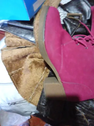 Botines efecto piel rosas