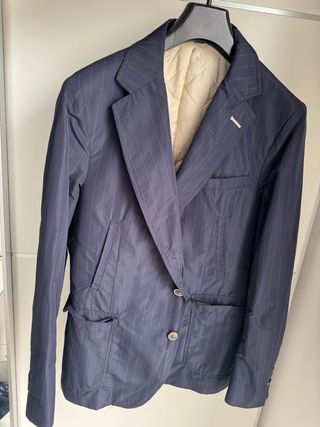 Americana acolchada azul con rayas