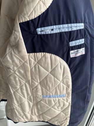 Americana acolchada azul con rayas