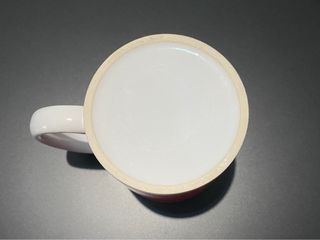 Tazza magica arancione e bianca