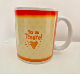 Tazza magica arancione e bianca