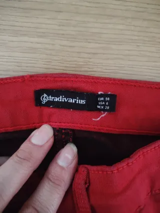 Pantalón vaquero elástico rojo