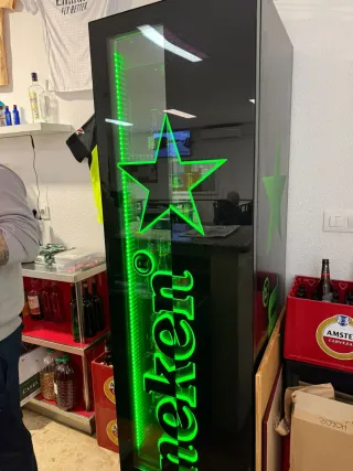 Nevera vertical Heineken nueva