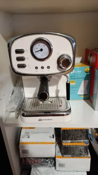 Cafetera Mandine estilo retro con poco uso