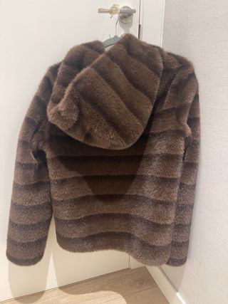 Chaqueta pelo reversible marrón y beige