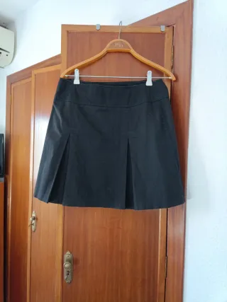 Falda negra botones