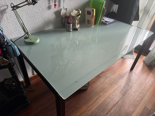 Mesa de estudio cristal y metal