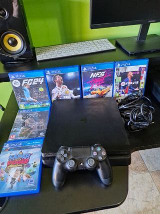 Consola PS4 Negra + 4 Juegos