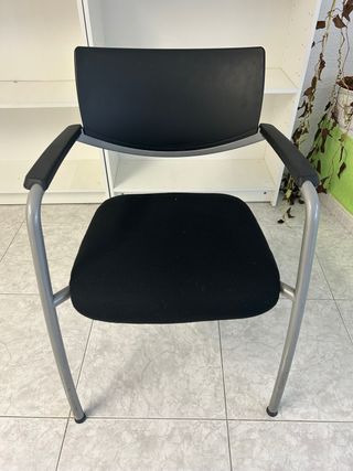 4 Sillas de Oficina Negras y Plateadas