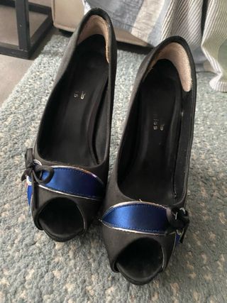 Scarpe con tacco peep toe