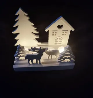 Candelabro Navideño con Ciervos y Casa