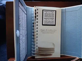 Lote 5 libros adultos; narrativa, cociña galega...