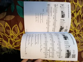 Ukelele Cascha con funda y librillo para aprender
