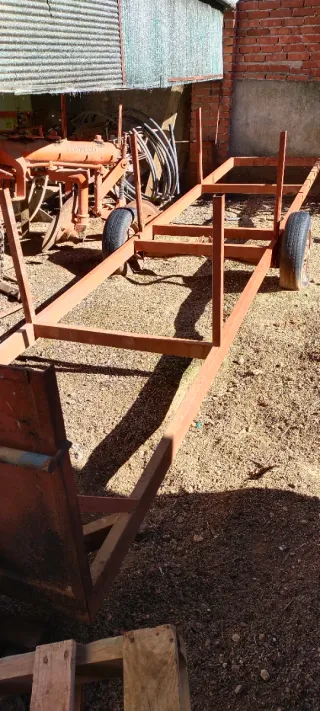 Carro metálico para remolque