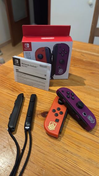 Joy-Con Nintendo Switch Morado y Rojo Pokémon