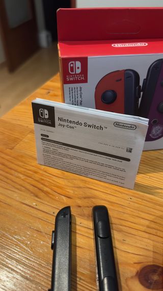 Joy-Con Nintendo Switch Morado y Rojo Pokémon