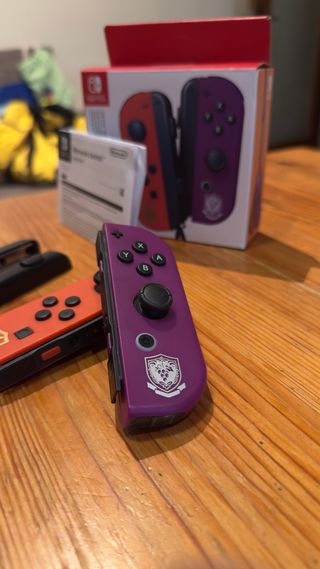 Joy-Con Nintendo Switch Morado y Rojo Pokémon