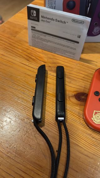 Joy-Con Nintendo Switch Morado y Rojo Pokémon