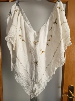 Manteletas Falleras Doradas y Blancas