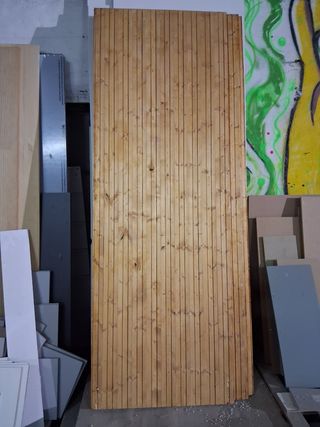 Puerta corredera estilo granero madera.