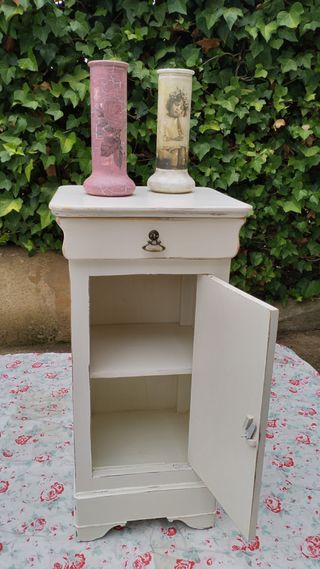 Mesita auxiliar estilo Isabelino