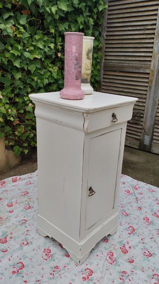 Mesita auxiliar estilo Isabelino