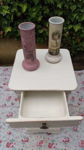 Mesita auxiliar estilo Isabelino