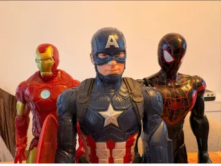 Muñecos Marvel y Star Wars