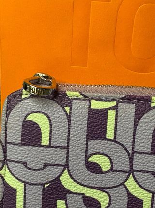 Cartera Tous Morada y blanco.