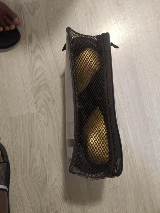 Guantes de boxeo PEP negros y dorados