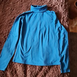 Jersey azul cuello alto manga larga