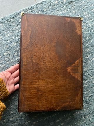 Cornice con chiavi e lucchetti decorativi