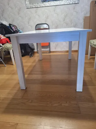 Mesa de comedor extensible blanca