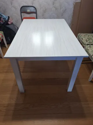 Mesa de comedor extensible blanca