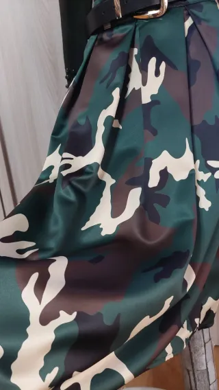 Completo gonna e maglia con pietre Nuovi.