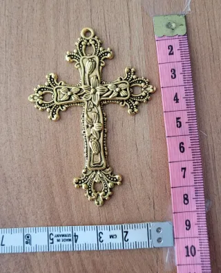 Cruz dorada para aderezos