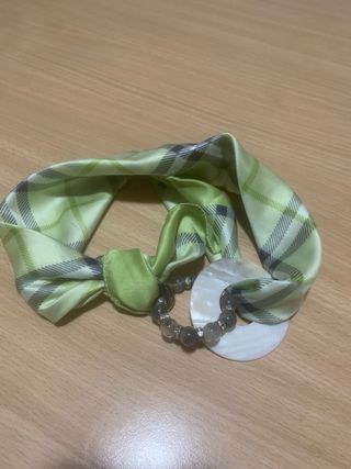 Foulard con chiusura a nodo