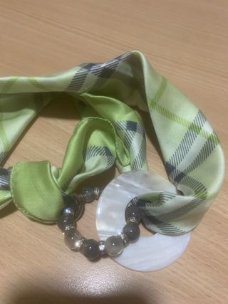 Foulard con chiusura a nodo