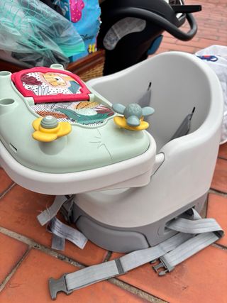 Trona de bebé con actividades