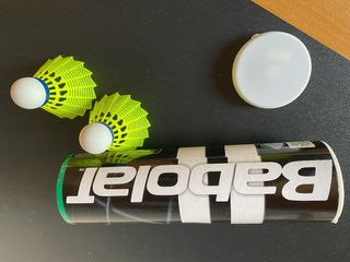 Raqueta Bádminton ARTENGO Graphite y 2 volantes