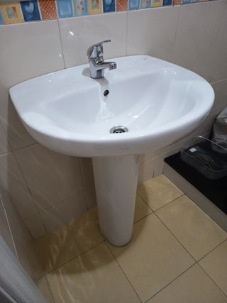 Lavabo Roca con pie, casi sin uso