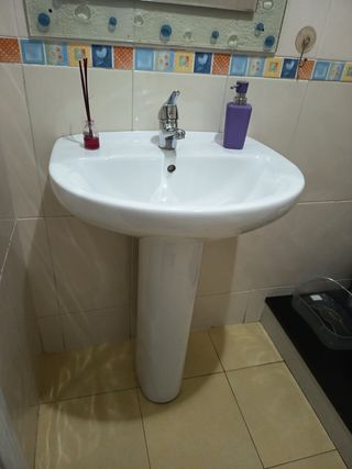 Lavabo Roca con pie, casi sin uso