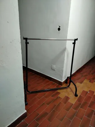 Perchero Metálico Negro y Plateado