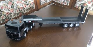 Camión teledirigido con remolque