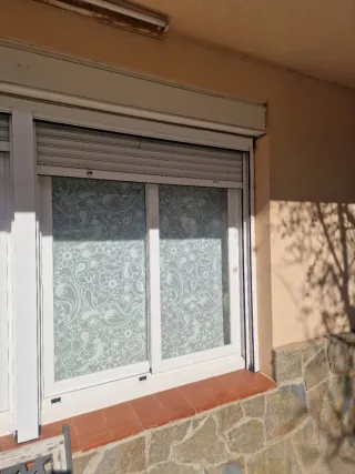 2 Ventanas Aluminio Corredera Blancas con Persiana