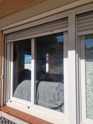 2 Ventanas Aluminio Corredera Blancas con Persiana