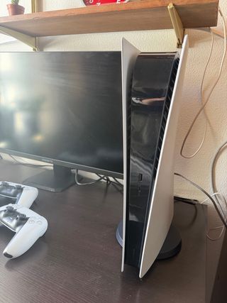 Consola PS5 con Monitor 28'' y 3 Mandos
