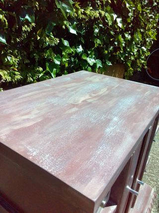 Mesita única extraordinaria antigua