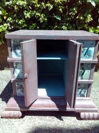 Mesita única extraordinaria antigua