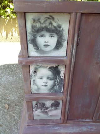 Mesita única extraordinaria antigua